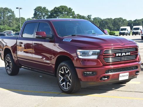 Used 2024 RAM 1500 Laramie AWD/4WD image 3