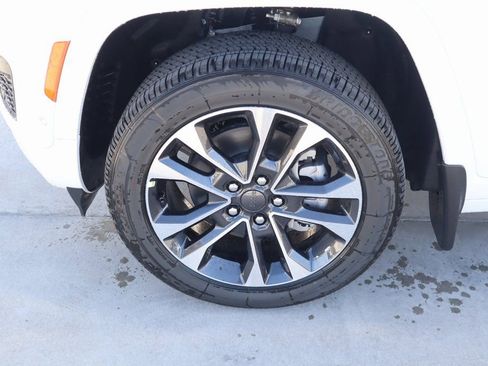 New 2025 Jeep Grand Cherokee L Overland w/ Luxury Tech Group IV image 20