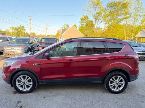 Used 2017 Ford Escape SE w/ Equipment Group 201A image 4