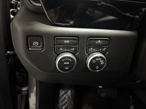 New 2026 GMC Sierra 1500 SLE w/ Preferred Package image 14