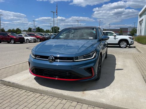 Used 2026 Volkswagen Jetta GLI Autobahn FWD image 5