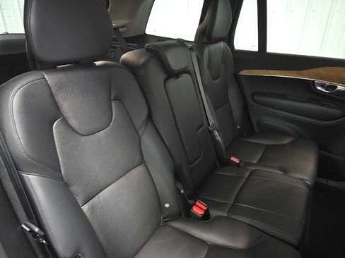 Used 2022 Volvo XC90 T6 Momentum w/ Climate Package image 17
