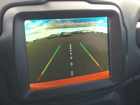 Certified 2021 Jeep Renegade Latitude w/ Luxury Group II image 18