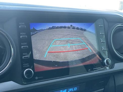 Used 2022 Toyota Tacoma TRD Off-Road w/ Technology Package AWD/4WD image 13