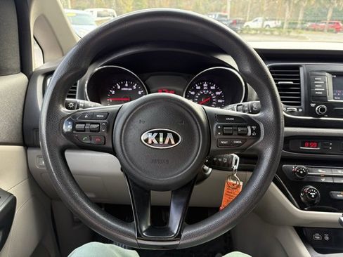 Used 2018 Kia Sedona L image 15