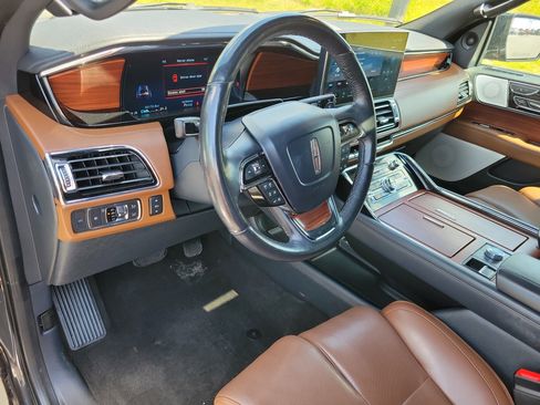 Used 2023 Lincoln Navigator Reserve image 4