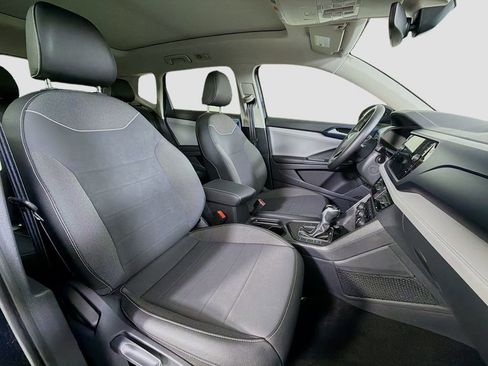 Used 2024 Volkswagen Taos SE image 30