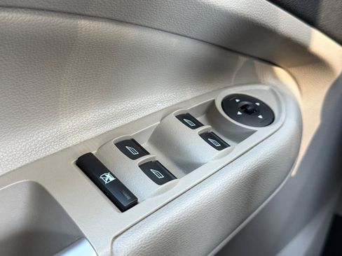 Used 2017 Ford Escape SE image 19