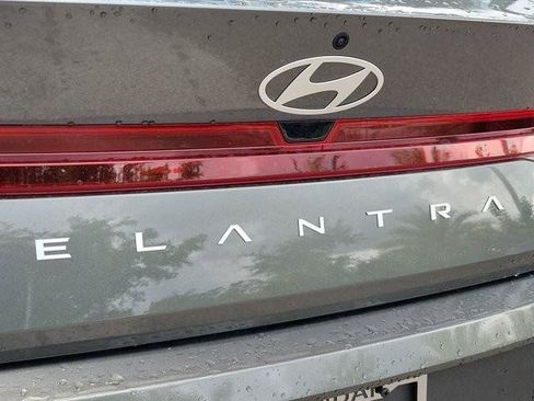 Certified 2026 Hyundai Elantra SE FWD image 10