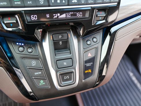 Used 2025 Honda Odyssey Elite image 24