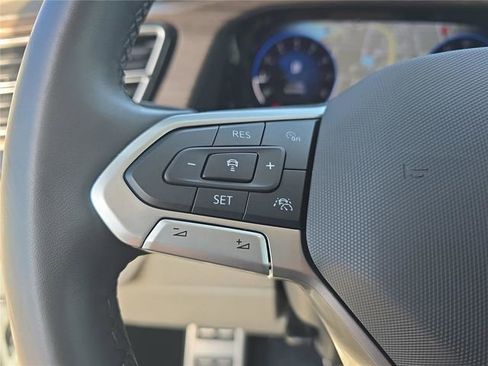 Used 2025 Volkswagen Atlas SEL Premium R-Line image 29