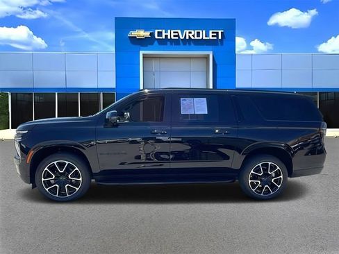 Used 2025 Chevrolet Suburban RST w/ Comfort Package AWD/4WD image 6