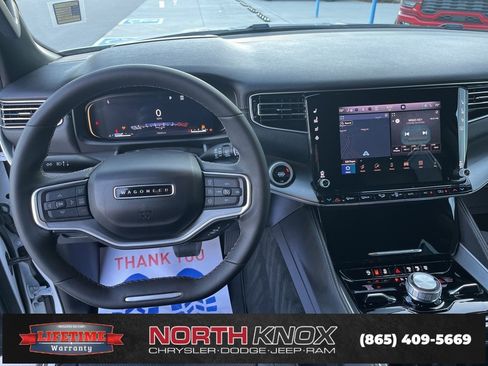Used 2025 Jeep Wagoneer Series III w/ Premium Group I image 8