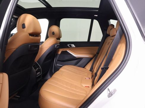 Used 2019 BMW X5 xDrive40i w/ Convenience Package AWD/4WD image 11