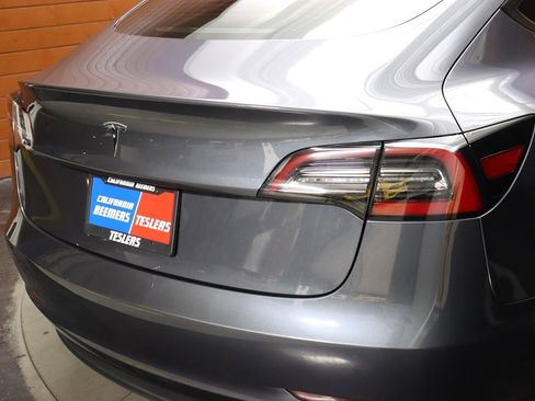 Used 2023 Tesla Model 3 Standard Range image 15