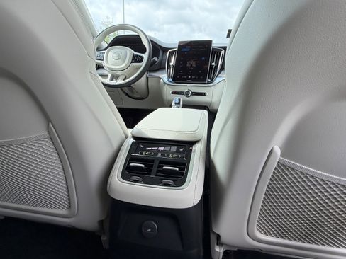 New 2026 Volvo XC90 T8 Ultra w/ Protection Package Premier AWD/4WD image 12