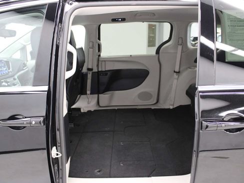 Used 2024 Chrysler Pacifica Touring-L FWD image 36