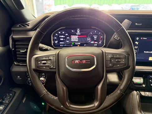Used 2024 GMC Sierra 2500 AT4 w/ AT4 Preferred Package AWD/4WD image 9