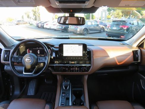 Used 2022 Nissan Pathfinder Platinum w/ Cargo Package image 22