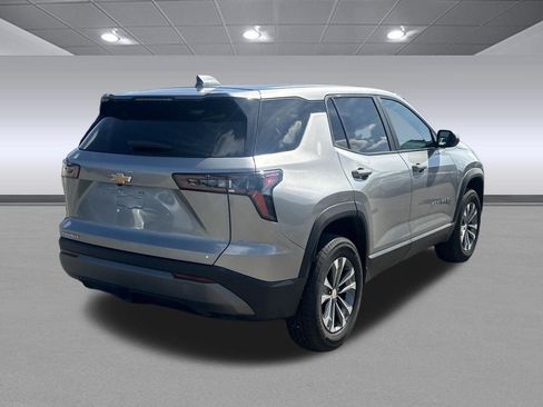 Used 2026 Chevrolet Equinox LT FWD image 3