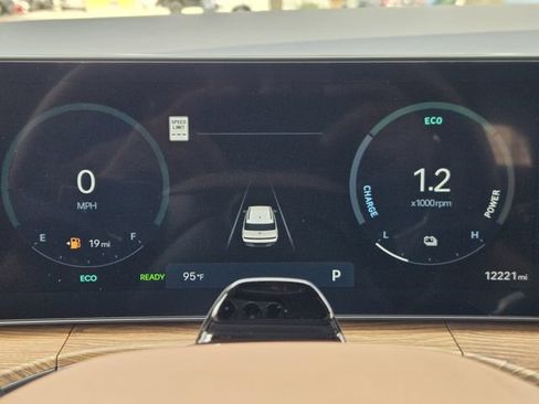 Used 2025 Hyundai Santa Fe Limited FWD image 13