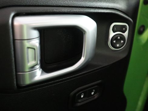 Used 2018 Jeep Wrangler Unlimited Sport S AWD/4WD image 34