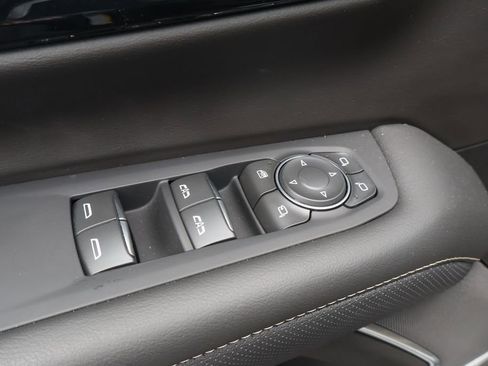 Used 2025 Chevrolet Suburban Premier AWD/4WD image 15