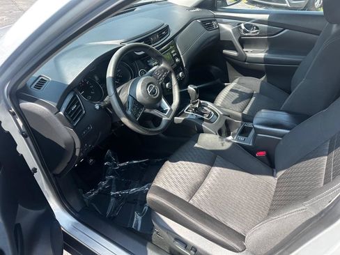 Used 2017 Nissan Rogue SV AWD/4WD image 10