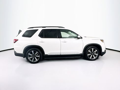 Used 2024 Honda Pilot Touring image 10