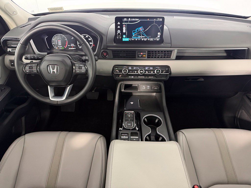 Used 2023 Honda Pilot Touring image 13