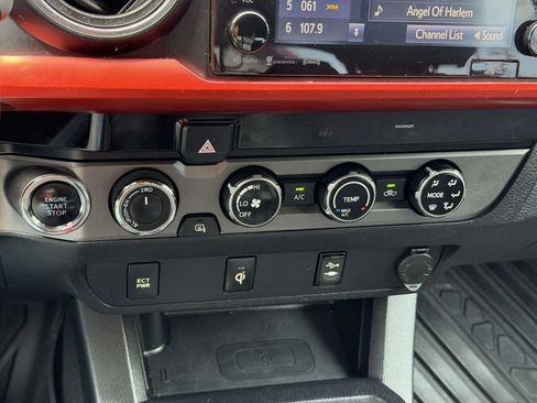 Used 2017 Toyota Tacoma TRD Sport w/ Tow Package (A/T) AWD/4WD image 5