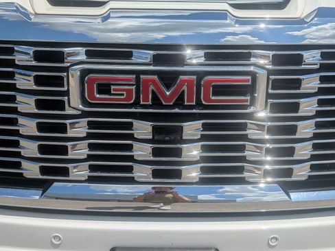 Used 2025 GMC Sierra 2500 Denali AWD/4WD image 9