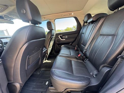 Used 2018 Land Rover Discovery Sport HSE image 16