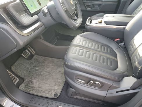 Used 2023 Rivian R1S Adventure image 31