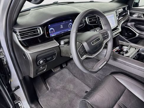 Used 2022 Jeep Wagoneer Series III w/ Premium Group I AWD/4WD image 9