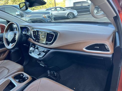 Used 2018 Chrysler Pacifica Limited w/ Tire & Wheel Group image 47