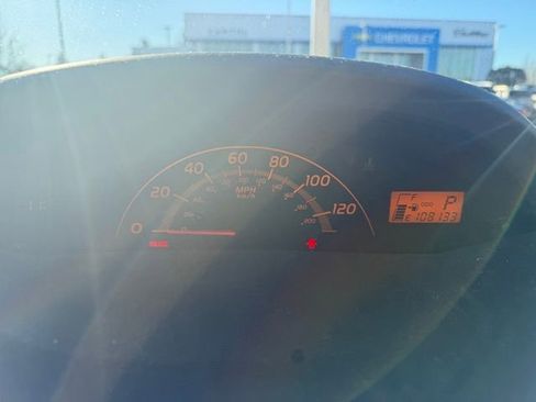 Used 2009 Toyota Yaris 4-Door Hatchback image 2