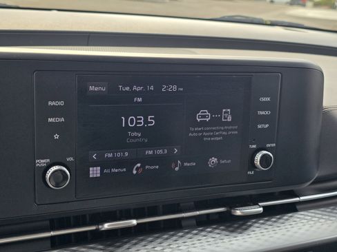 Used 2024 Kia Carnival LX image 23