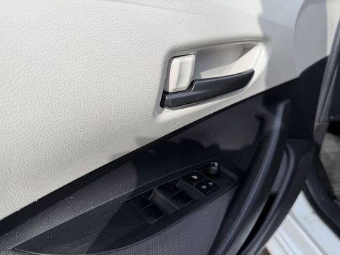 Used 2022 Toyota Corolla LE image 13