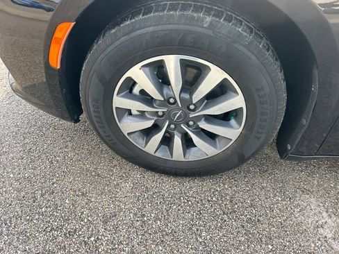 Used 2022 Chrysler Pacifica Touring-L image 54