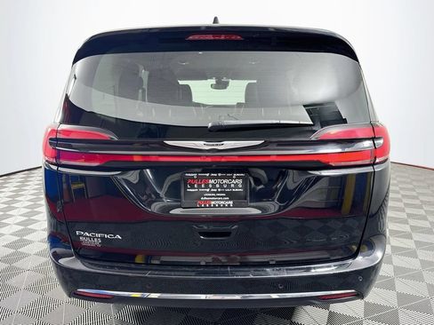 Used 2024 Chrysler Pacifica Touring-L FWD image 6