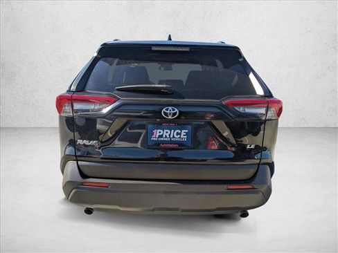 Used 2019 Toyota RAV4 LE image 5