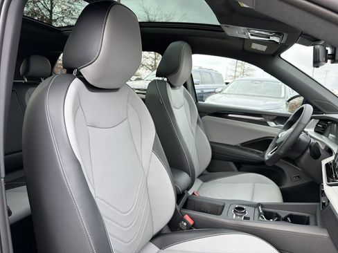 New 2026 Volkswagen Tiguan SE R-Line FWD image 19