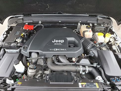 Used 2021 Jeep Wrangler Unlimited Sahara image 28