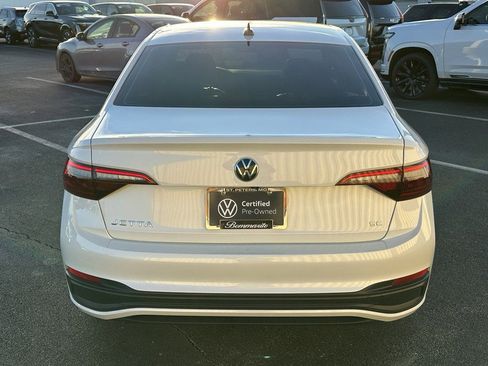 Used 2024 Volkswagen Jetta SE w/ Panoramic Sunroof Package image 6
