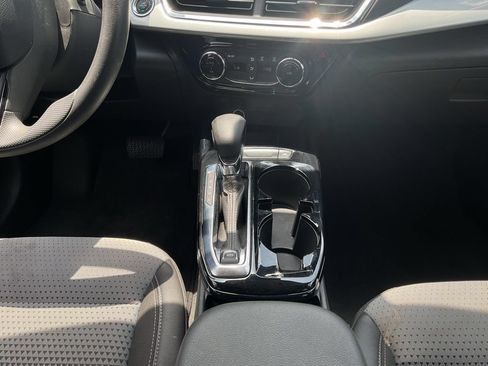 Used 2025 Chevrolet Trax LT FWD image 18