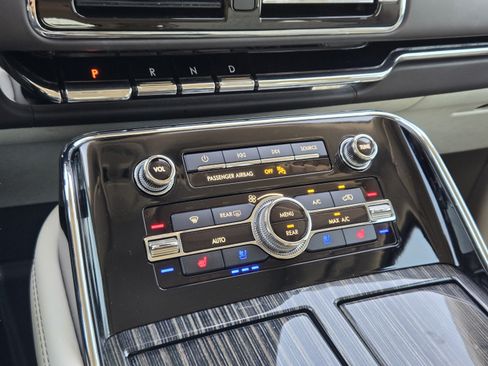 Used 2021 Lincoln Navigator Black Label w/ Special Edition Package AWD/4WD image 18