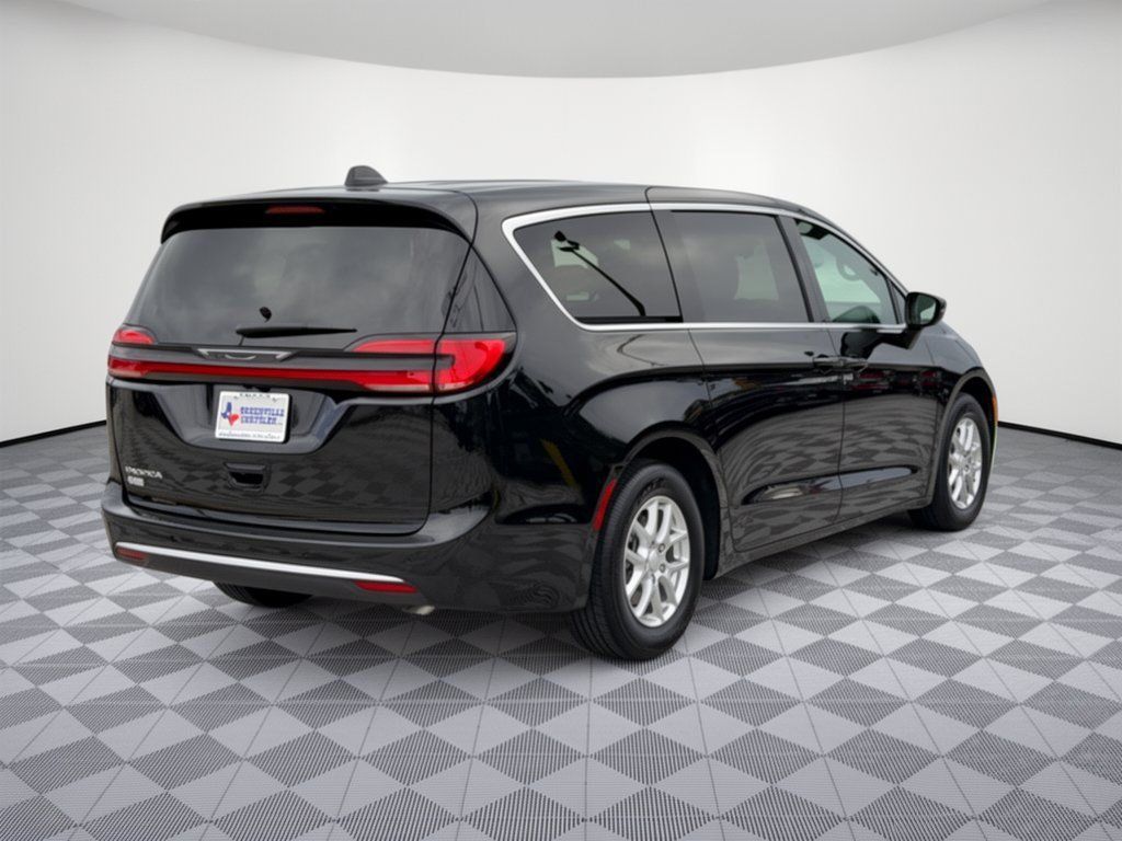 New 2027 Chrysler Pacifica Select FWD image 9