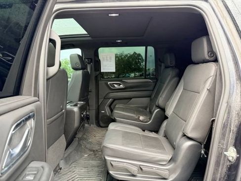 Used 2023 Chevrolet Suburban Z71 w/ Luxury Package AWD/4WD image 8