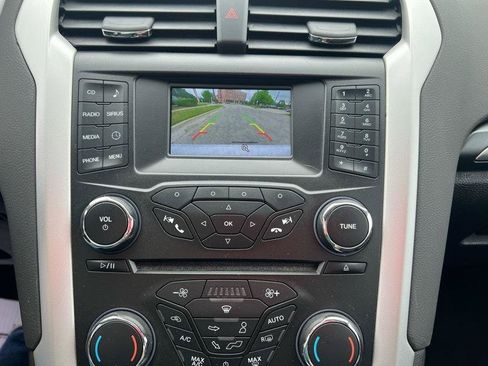 Used 2015 Ford Fusion SE FWD image 15